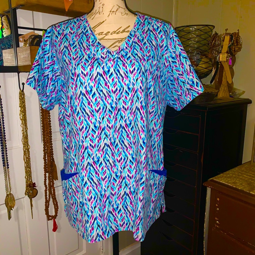 UA women’s purple & blue print XL scrub top